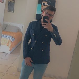 Meet your Posher, Luis pablo